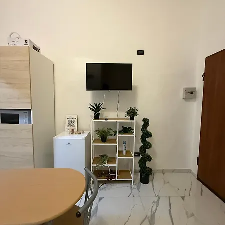 - A Pochi Passi Dal Centro Storico Apartment