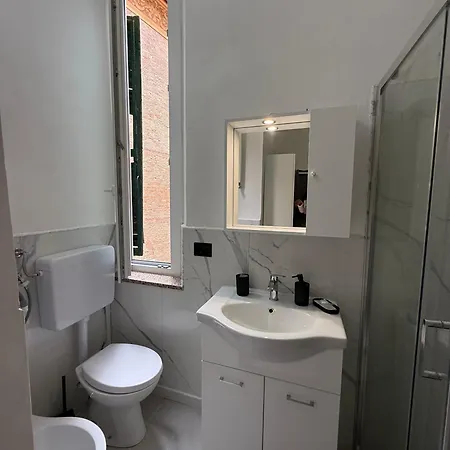 - A Pochi Passi Dal Centro Storico Apartment