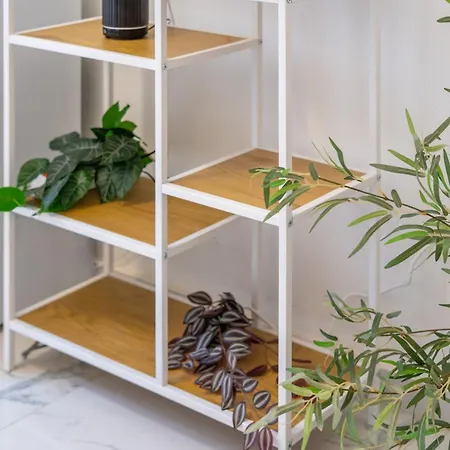 - A Pochi Passi Dal Centro Storico Apartment