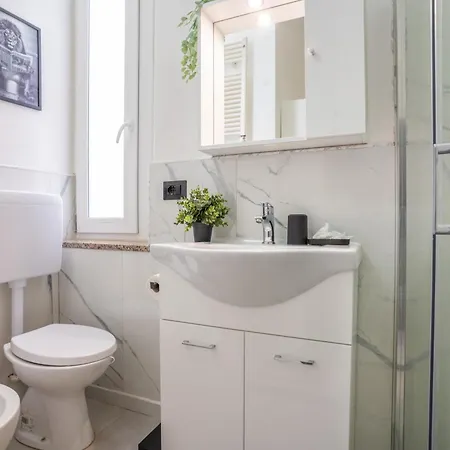 - A Pochi Passi Dal Centro Storico Apartment