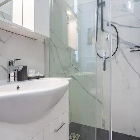 - A Pochi Passi Dal Centro Storico Apartament