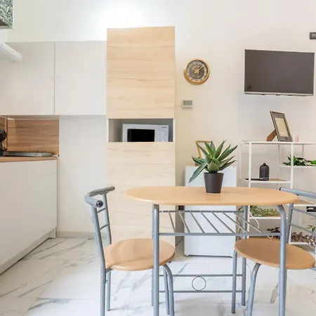 - A Pochi Passi Dal Centro Storico Apartament *