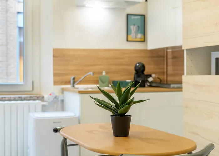 - A Pochi Passi Dal Centro Storico Apartament *