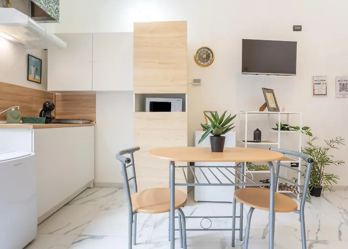 - A Pochi Passi Dal Centro Storico Apartament *